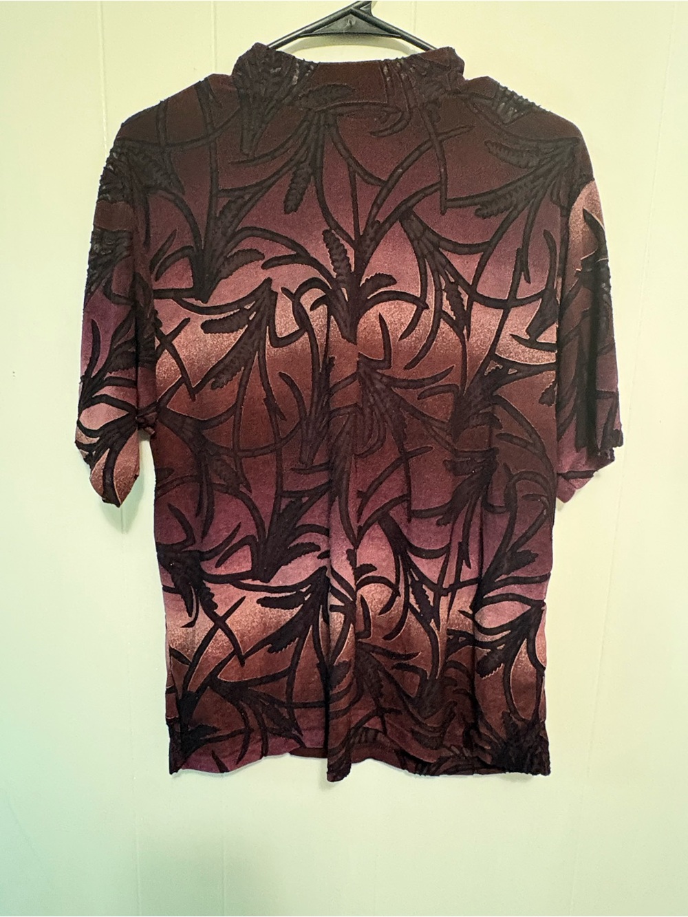 Women's Short-Sleeve Velvet Burnout Blouse in Deep Burgundy